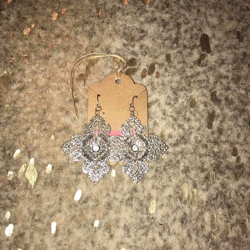Silver Earrings💗 - Picture 2 of 2
